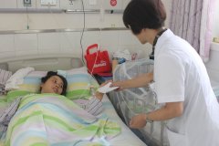 點贊！南充東方醫院婦產科醫生吳倩返還患者紅包獲好評